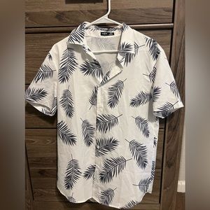 Worn once—- 

Men’s Medium - white feather- button down - SHEIN
